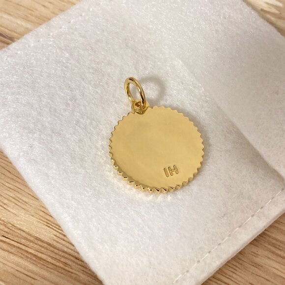 India Hicks La Vita E Belle Token Pendant, GOLD NIB Retired Item #137360 - Picture 3 of 4